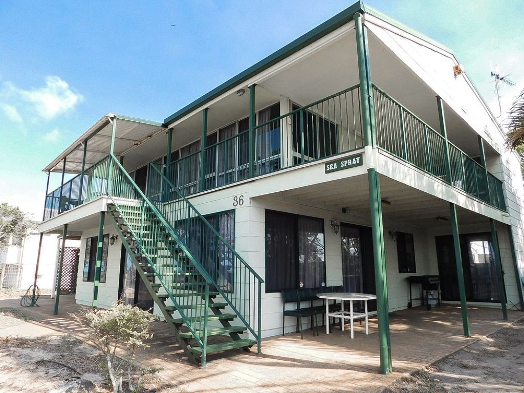 Seaspray Downstairs - Burrum Heads- Riverfront - 2br- Large Yard