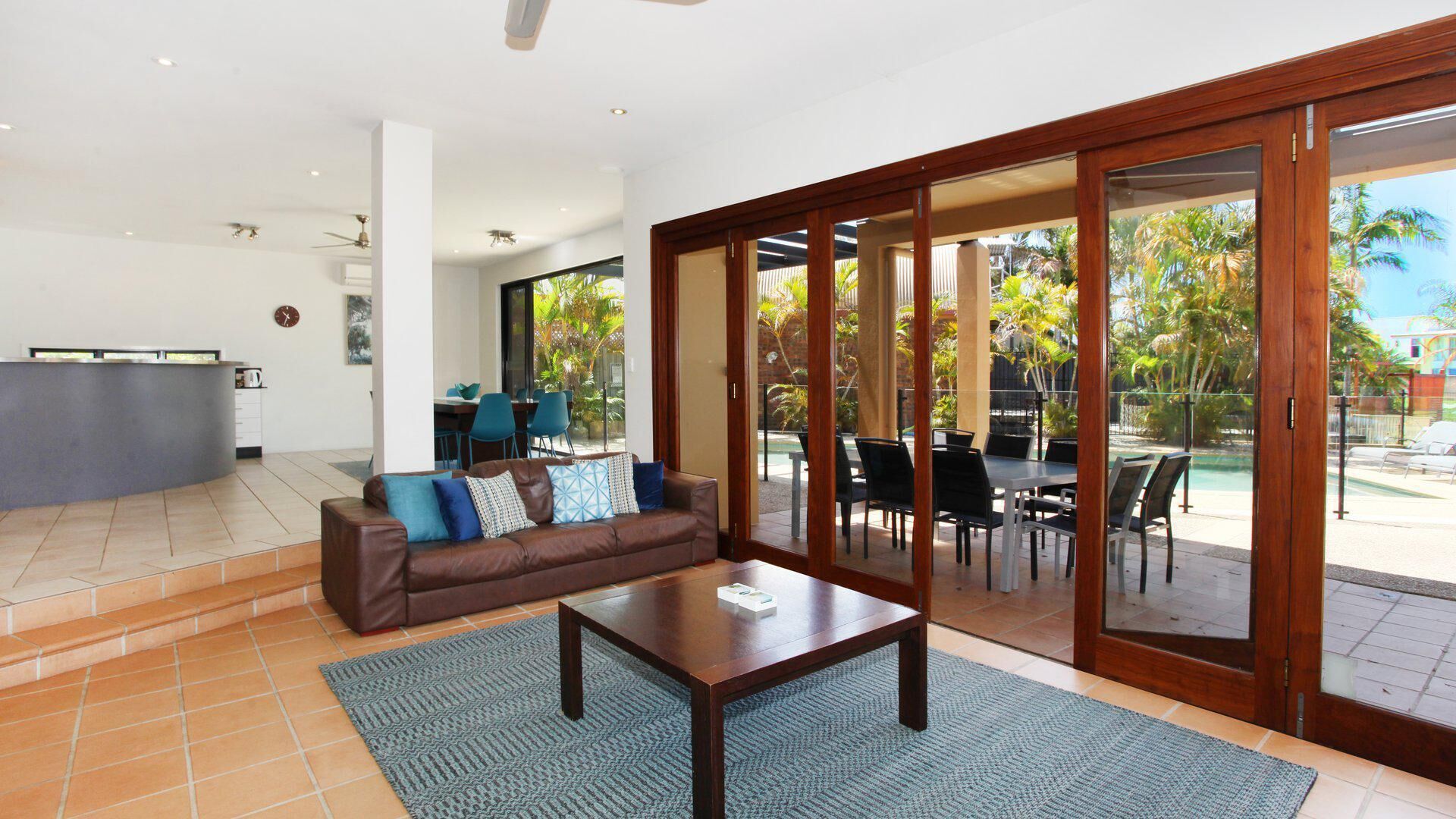 Tarcoola 41 - Five Bedroom House With Foxtel + Wifi + Aircon and BBQ in Mooloolaba