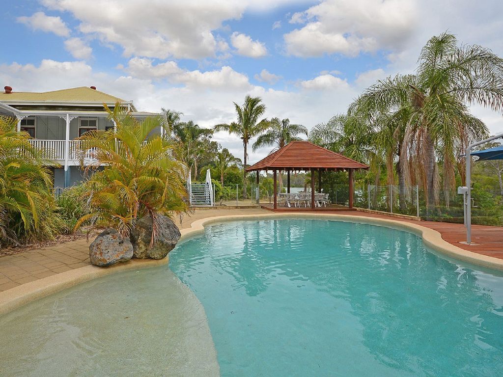 Claren Park – Pacific Haven- Riverfront – 6br- Pool