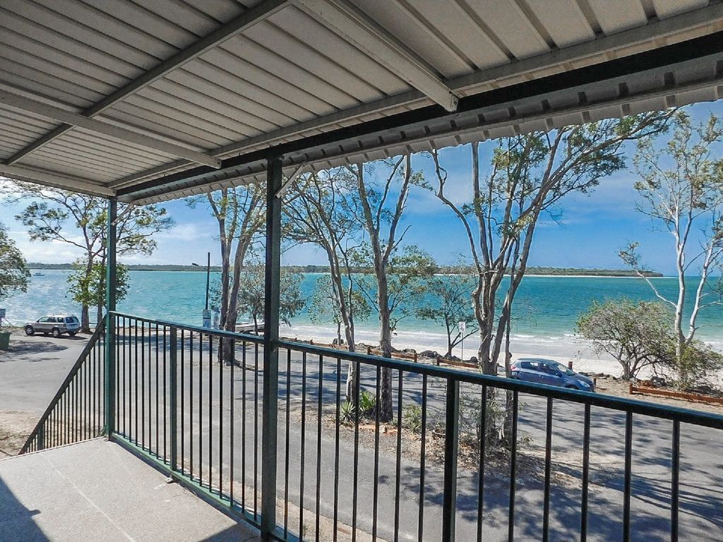 Seaspray Upstairs - Burrum Heads- Riverfront- 2br- Large Yard