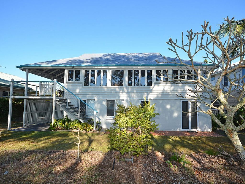 The Perfect Spot - Burrum Heads- Beachfront - 4 BR - Large Yard