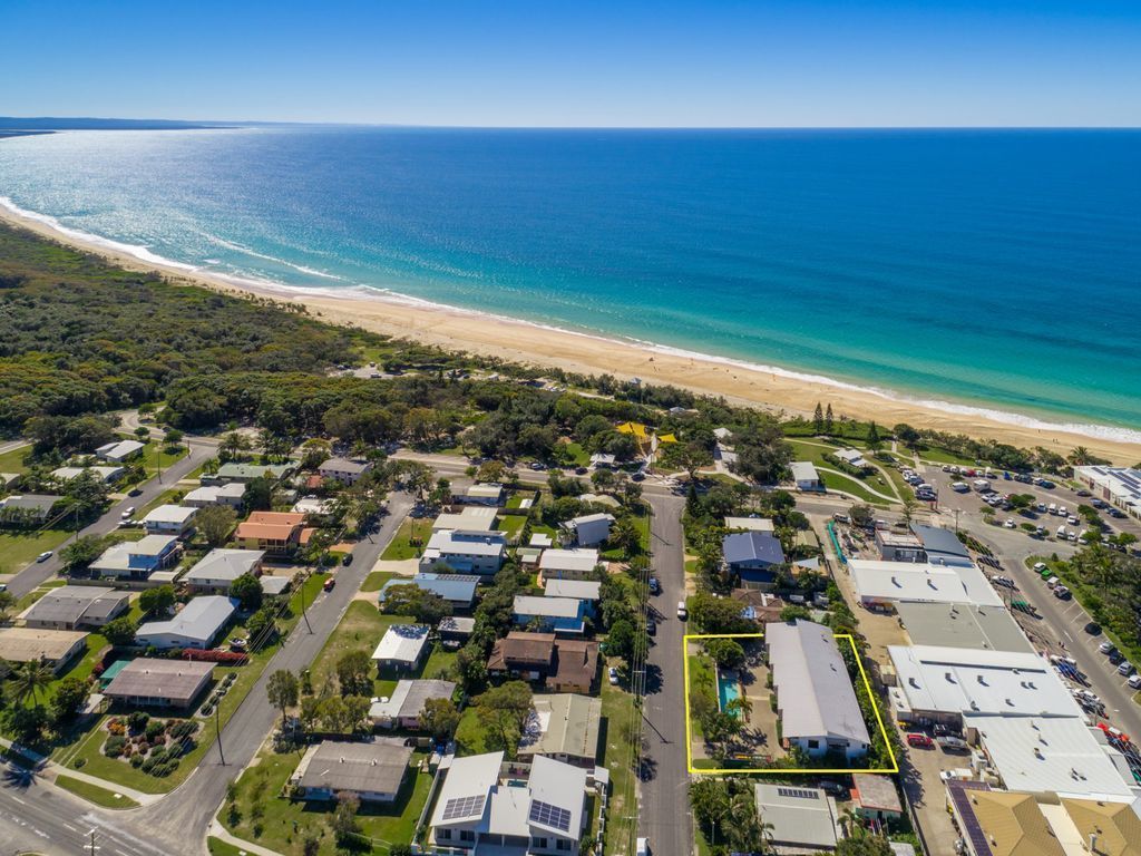 Unit 1 Rainbow Surf - Modern, two Storey Townhouse With Large Shared Pool, Close to Beach and Shop