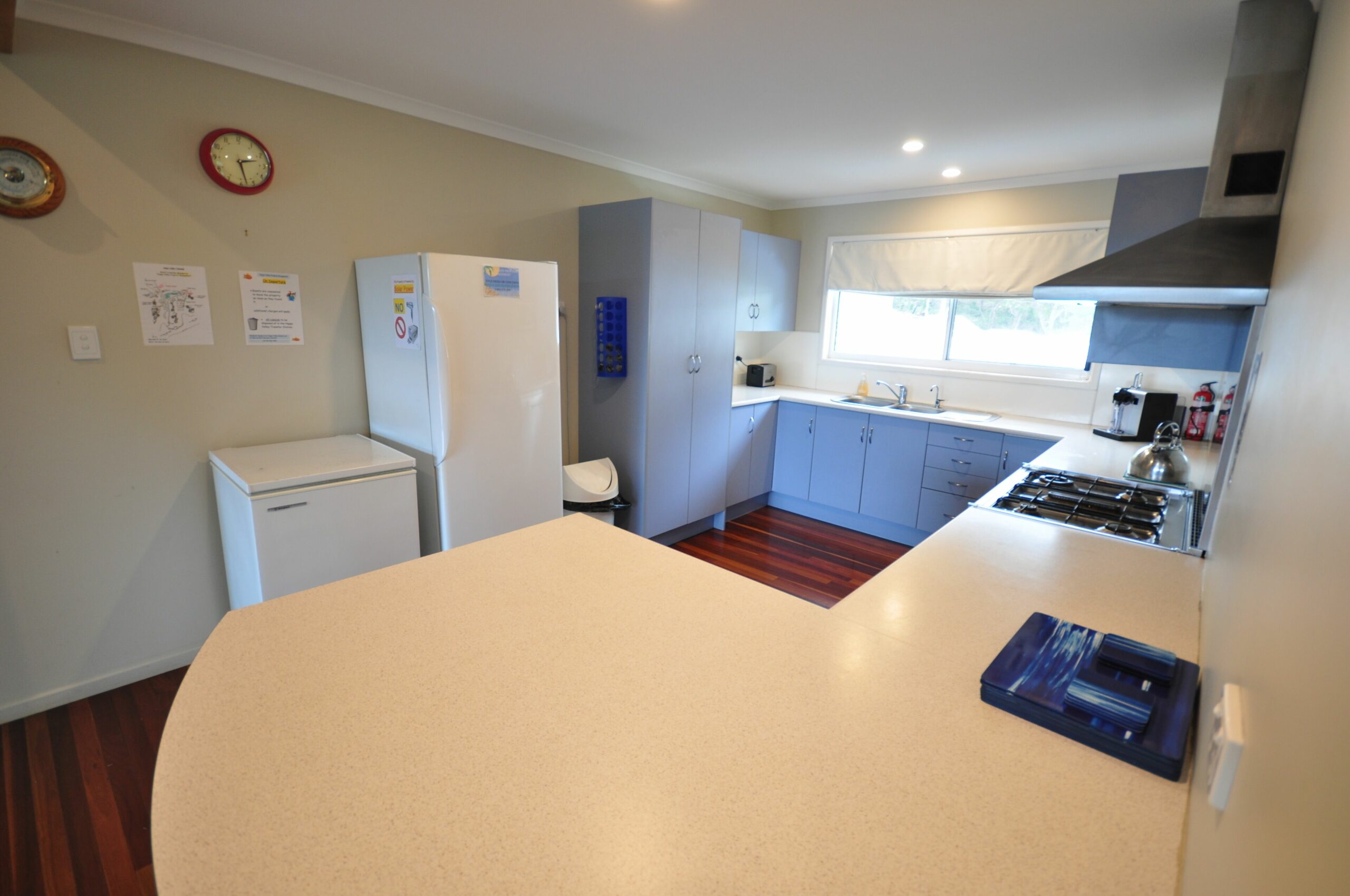 Fins - Happy Valley, Fraser Island - 5 Bedroom 4 Bath 2 Kitchen Free Wifi