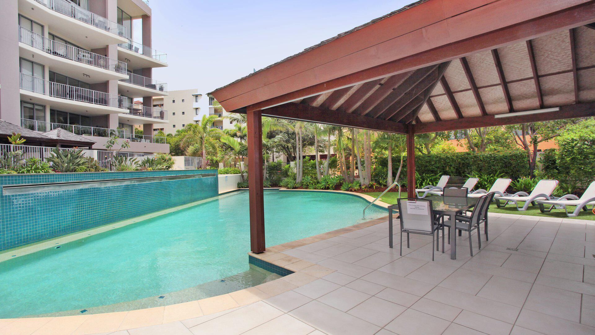 Karmasea 43 - Top Floor Suite w/WIFI+Balcony and BBQ+ Aircon and Complex pool