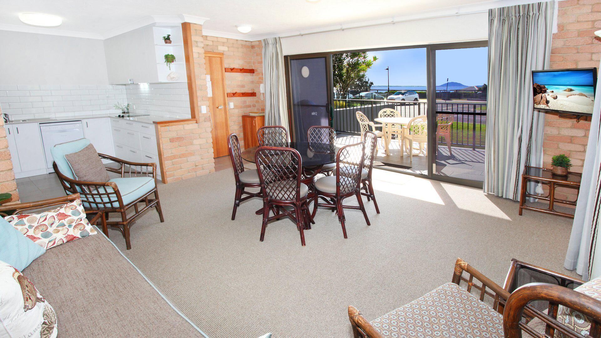 Illawong 4 - 2 Bedroom Unit just opposite the Beach