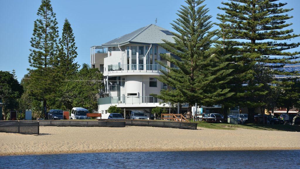 Amazing Lakefront Ocean Penthouse