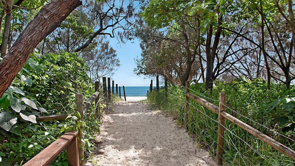 20 Steps to the Sand! - Beachfront Apartment! No Roads to Cross