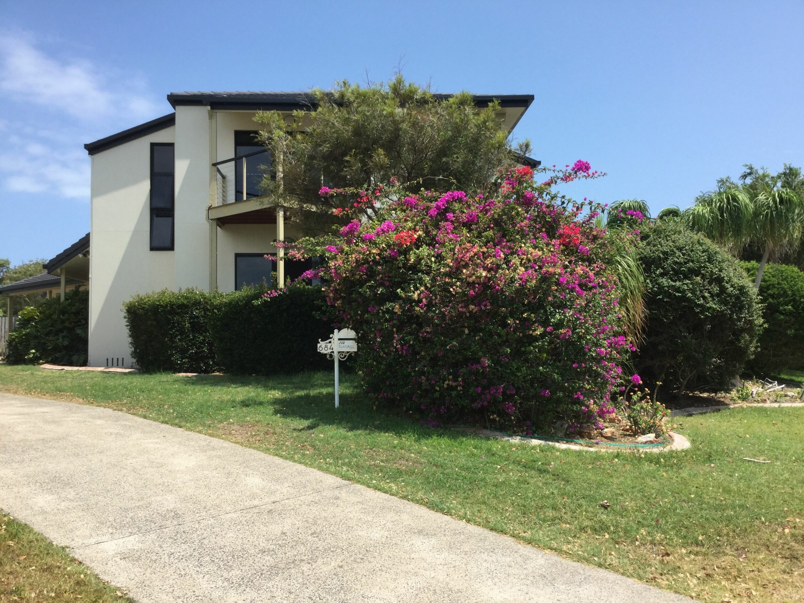 Sea Breeze,swim Beach, Marina, Fraser Island & Ocean, Stay in Morden House