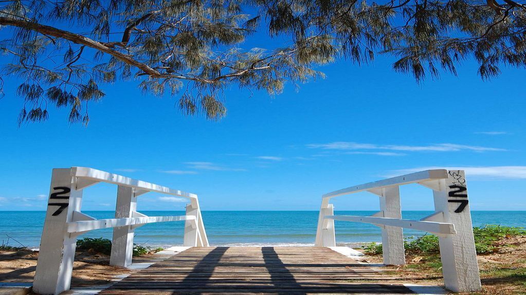 Garden View Apartment Opposite The Beach