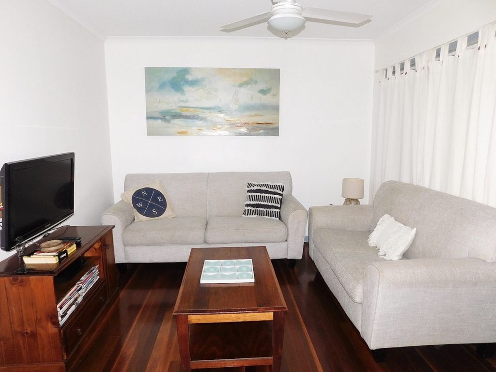 Cutie on the Beach - Toogoom-beachfront - 2br- Aircon