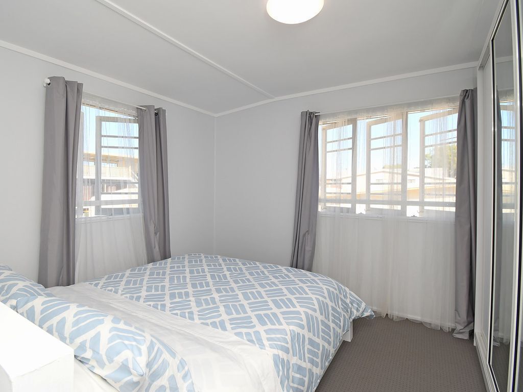 Bazza's Beach House - Riverfront - 3BR - Renovated