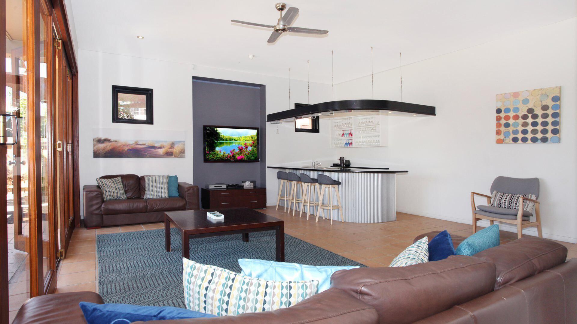 Tarcoola 41 - Five Bedroom House With Foxtel + Wifi + Aircon and BBQ in Mooloolaba