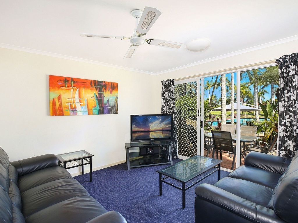 Resort Style - The Oasis Resort Villa 7, 2 Landsborough Pde