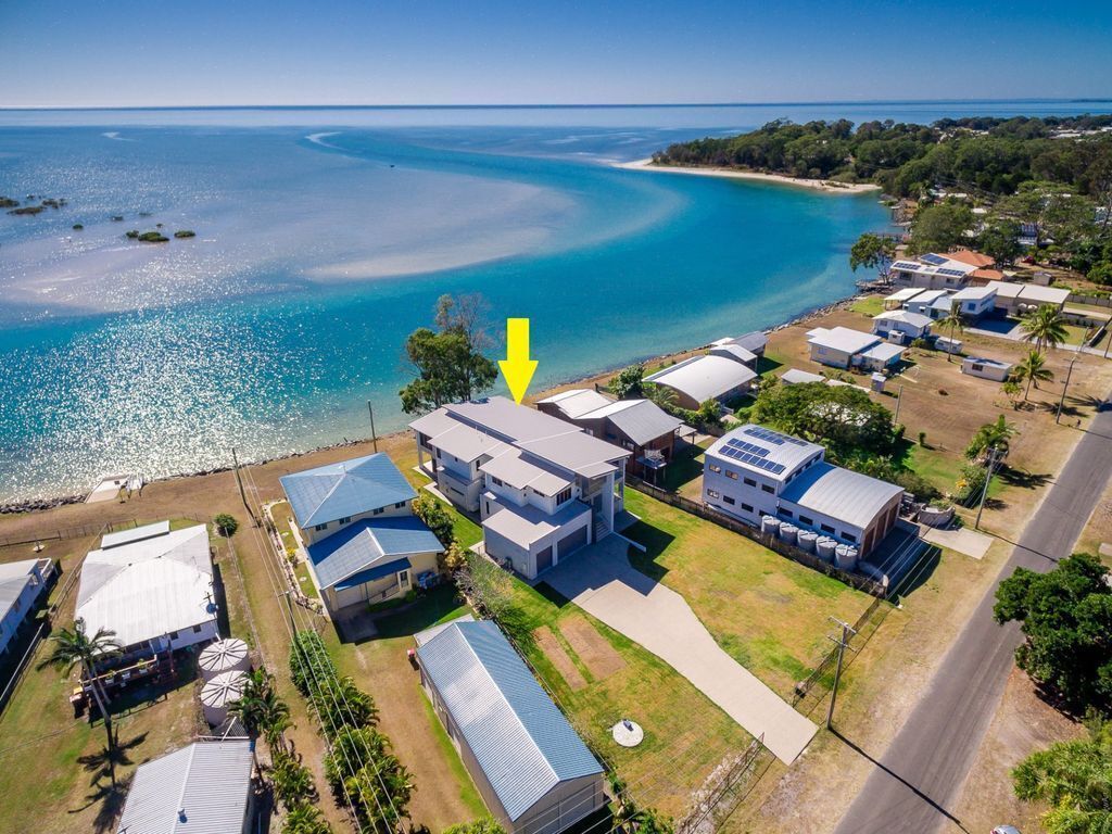 Top Of The Tide - Toogoom- Waterfront- 5br- Aircon- Lift