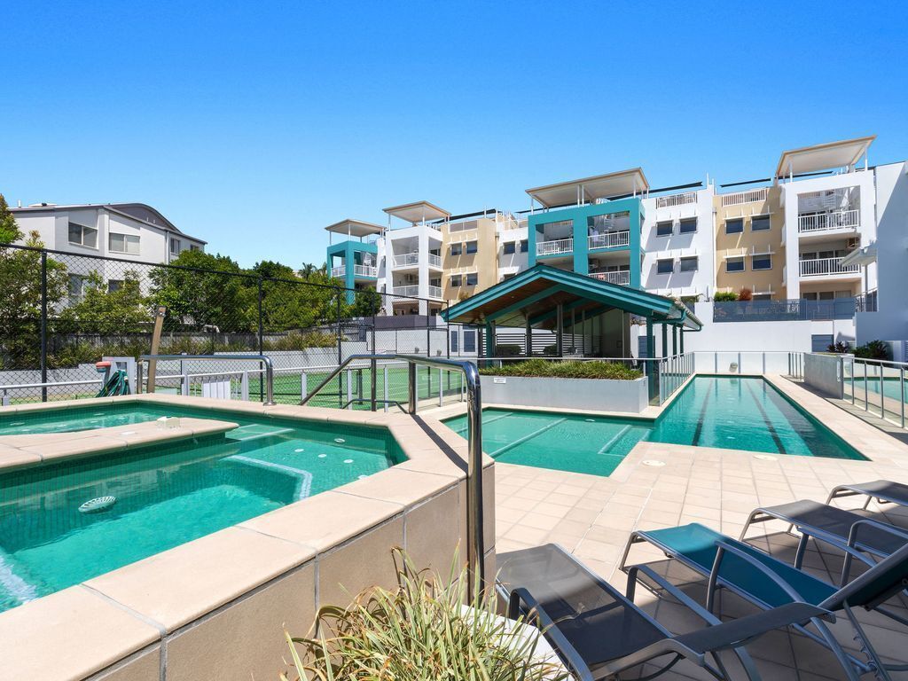 2BR Coolum Beach Rooftop Deckspa Tennis Pool