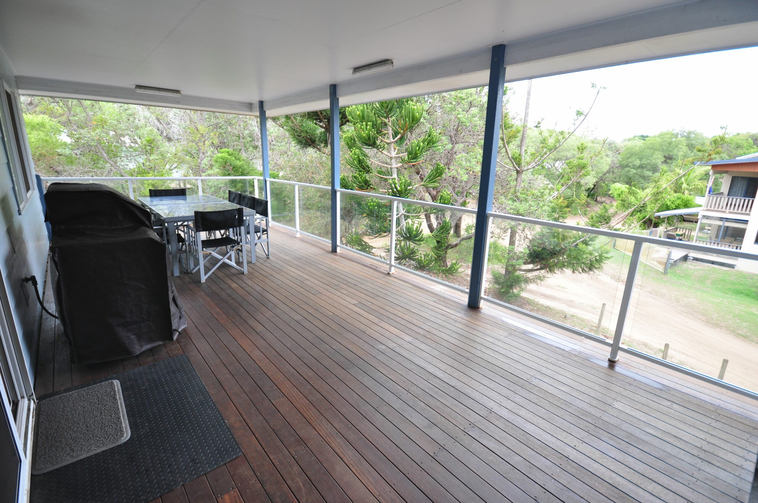 Fins - Happy Valley, Fraser Island - 5 Bedroom 4 Bath 2 Kitchen Free Wifi