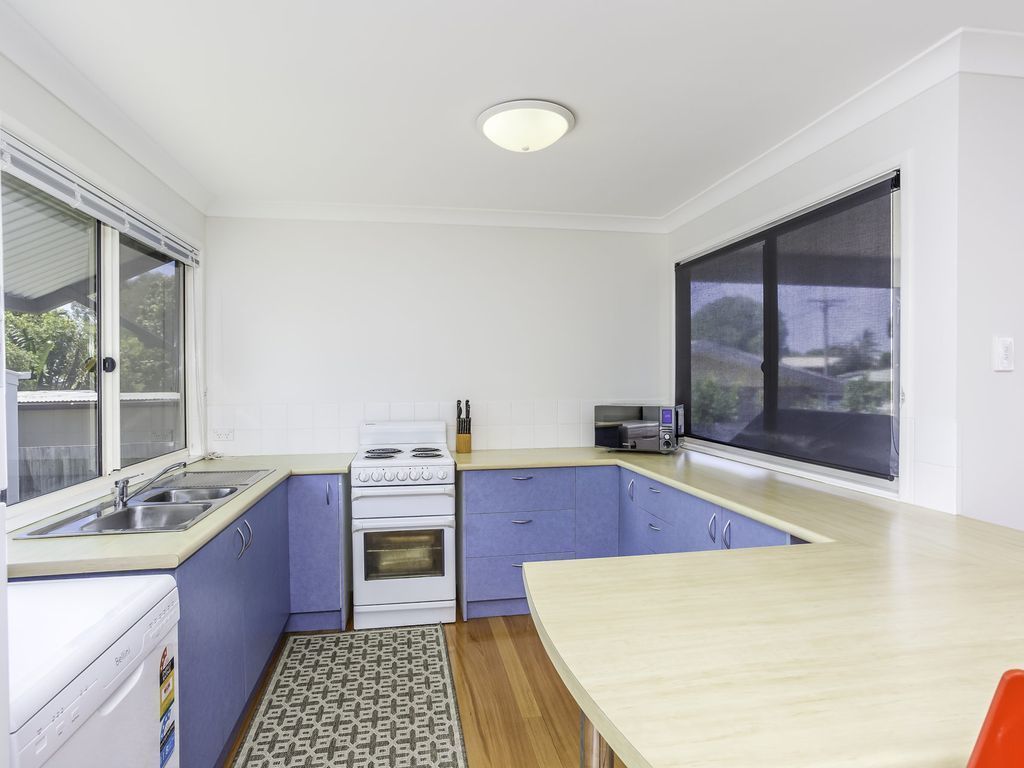 14 Zircon Street - Centrally Located Family Home With Covered Deck, Close to Patrolled Beach & Shops