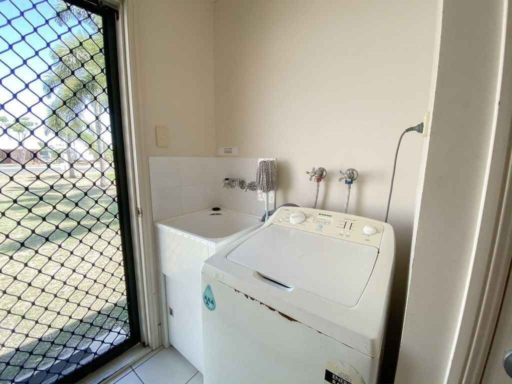 On The Bank - Burrum Heads- Riverfront- 3br- Aircon