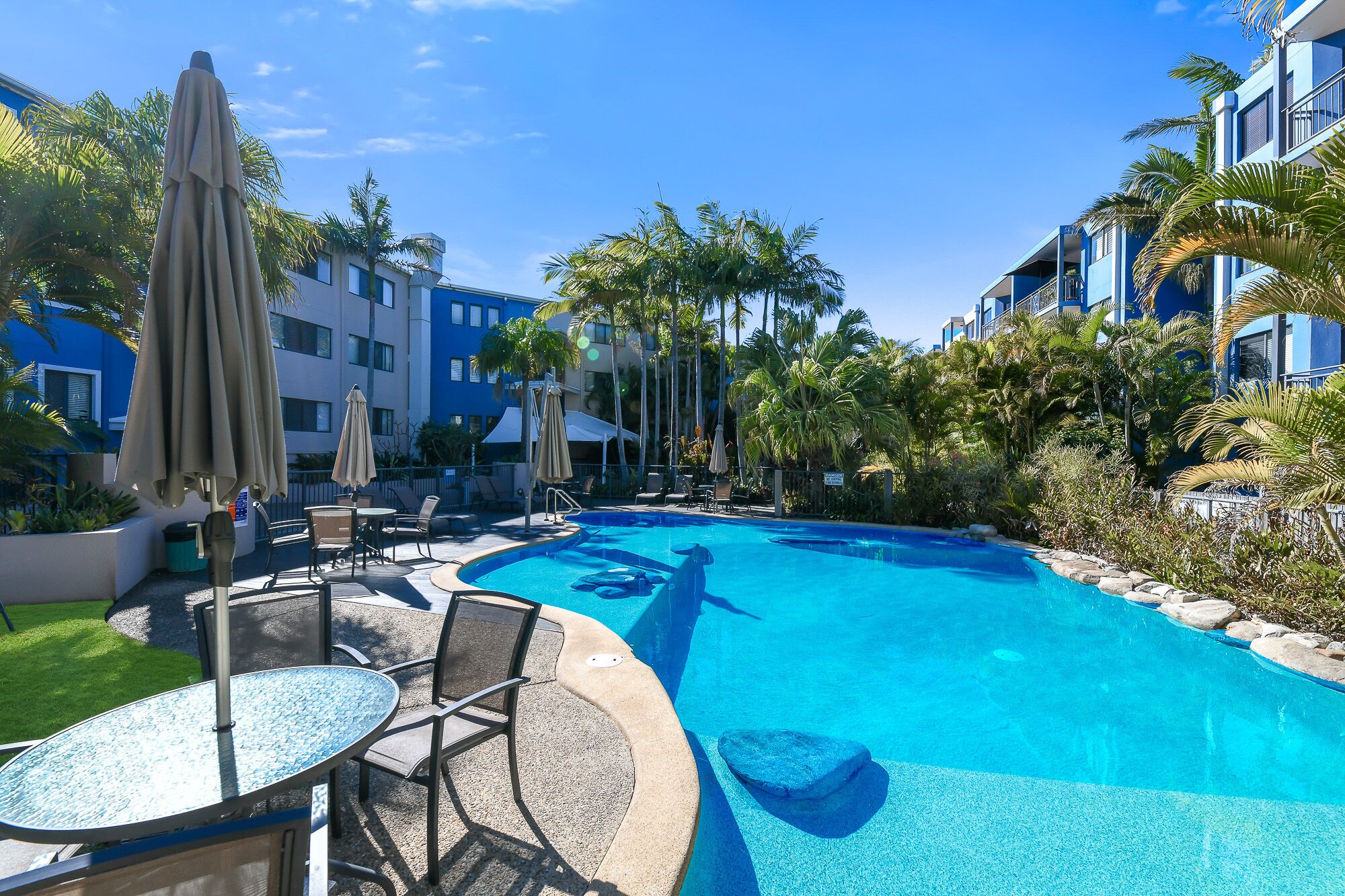 Sunshine Coast Beach Apartment - opposite Dicky Beach