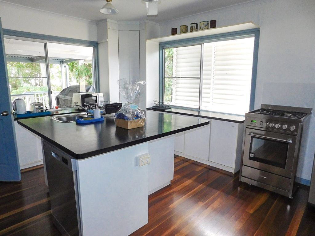 Cutie on the Beach - Toogoom-beachfront - 2br- Aircon