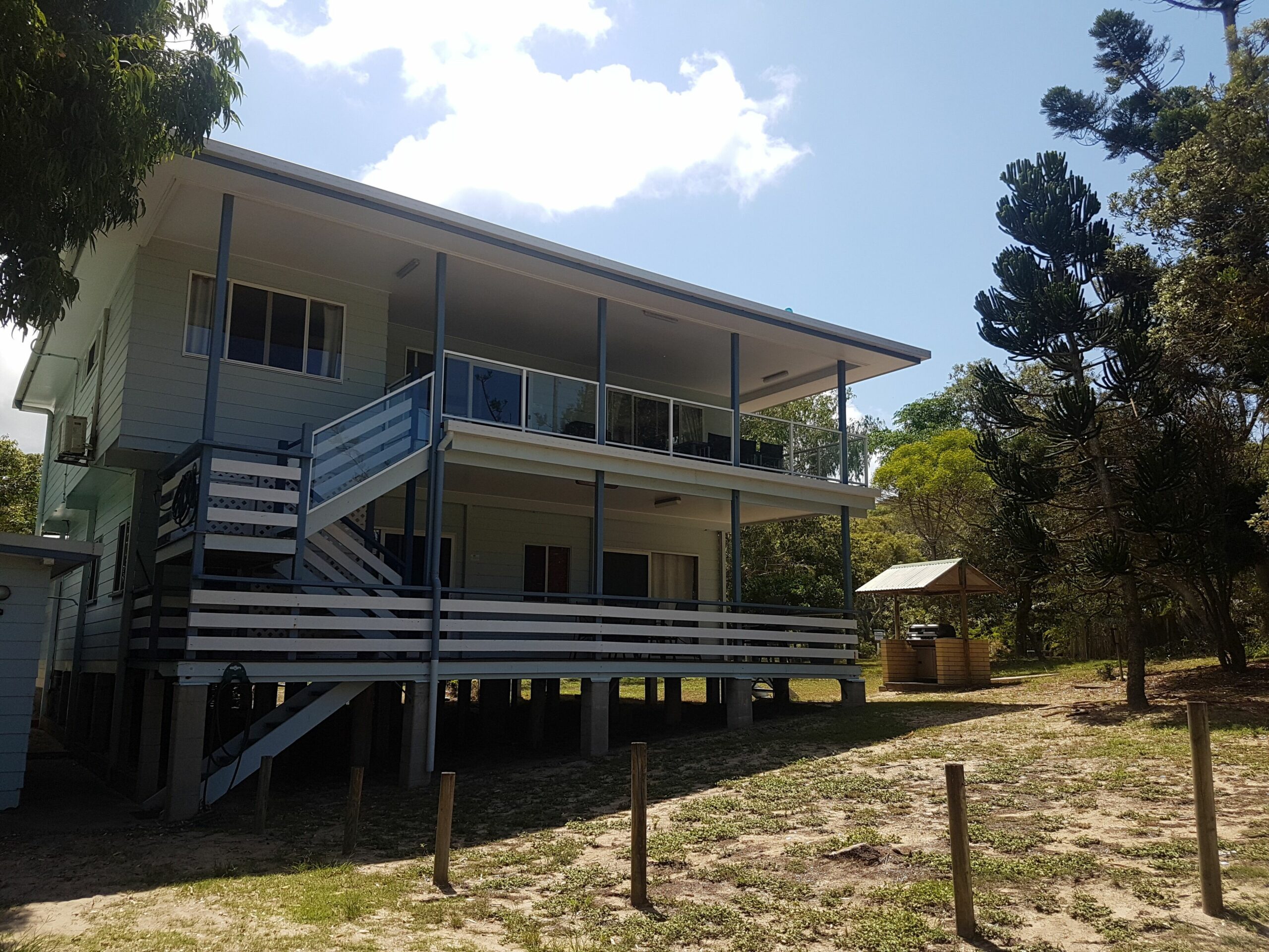 Fins - Happy Valley, Fraser Island - 5 Bedroom 4 Bath 2 Kitchen Free Wifi