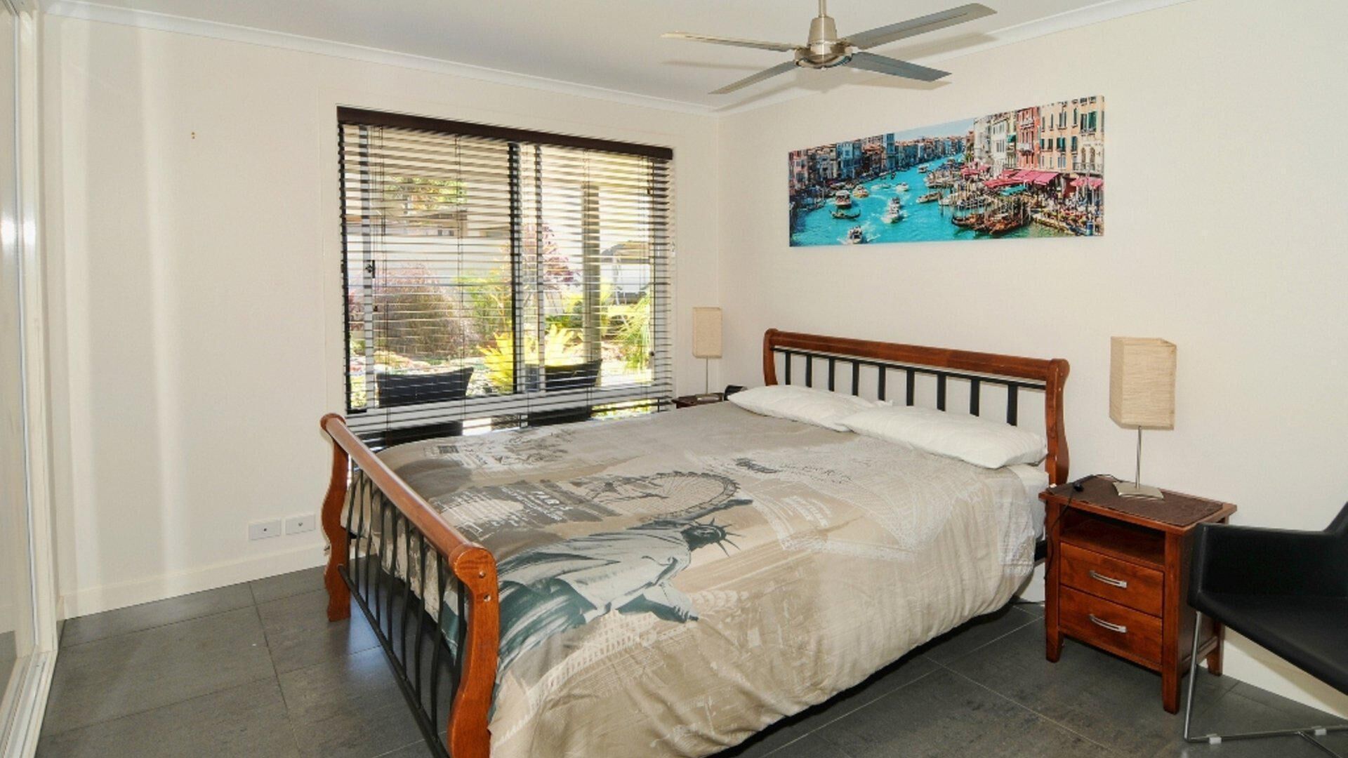 Coorumbong 36 - Six Bedrom Home W/ Pool+ Wifi+ Private Pontoon+ Pool Table and BBQ