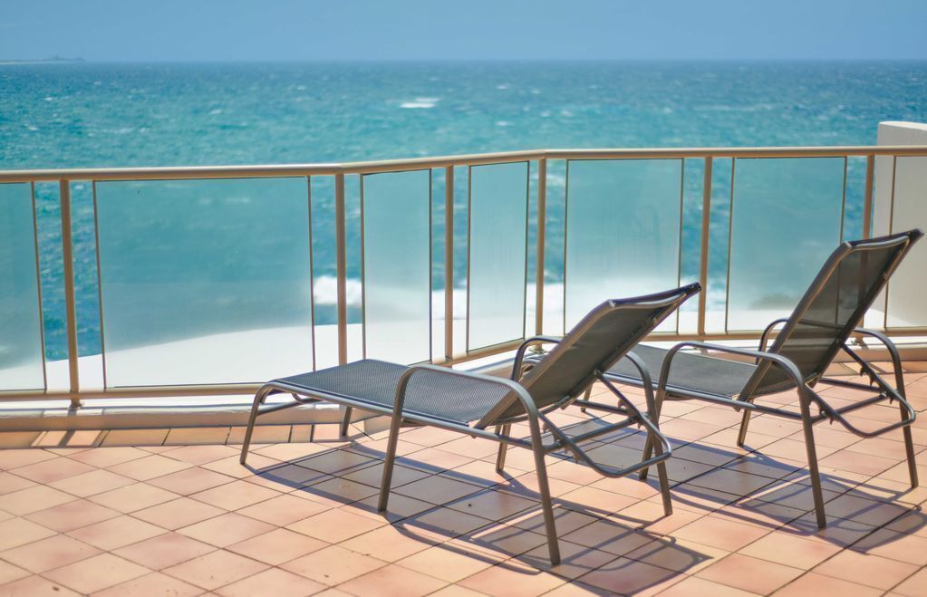 ?ocean Front Moffat Beach?private Rooftop Terrace Walk to Cafes/restaurants