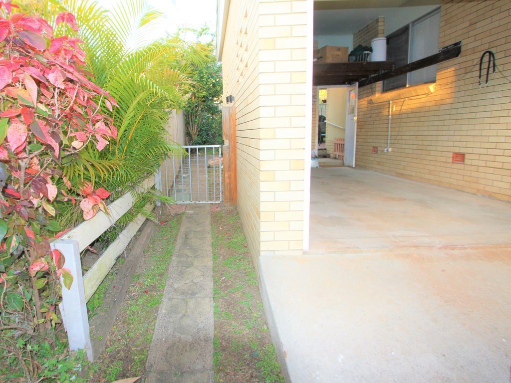 Moffat Beach House 3 Minute Walk: Cafes, Brewery, Park, Beach, Pool, A/c, Pets!