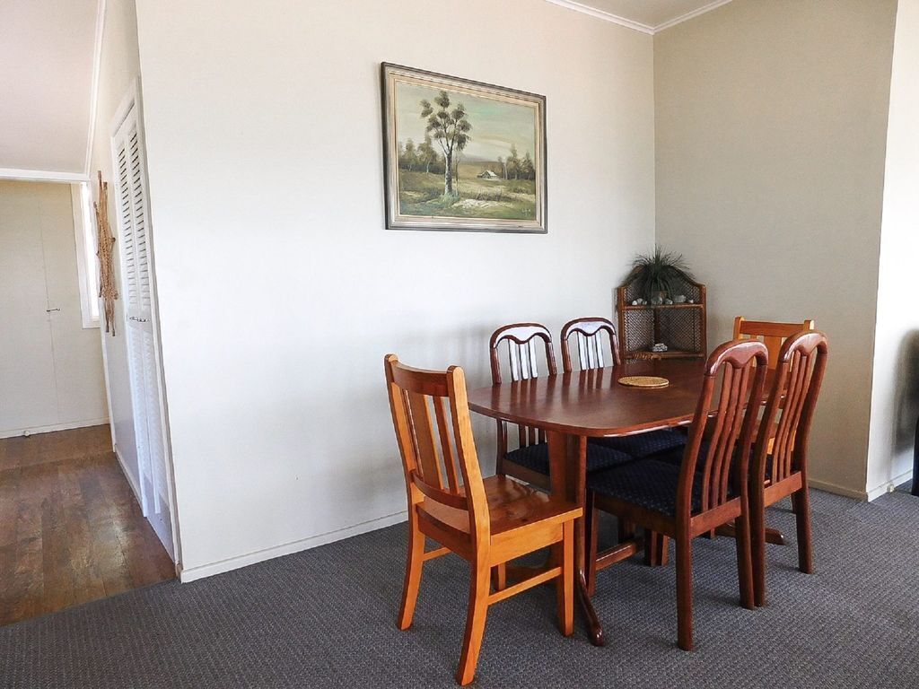 Seaspray Upstairs - Burrum Heads- Riverfront- 2br- Large Yard