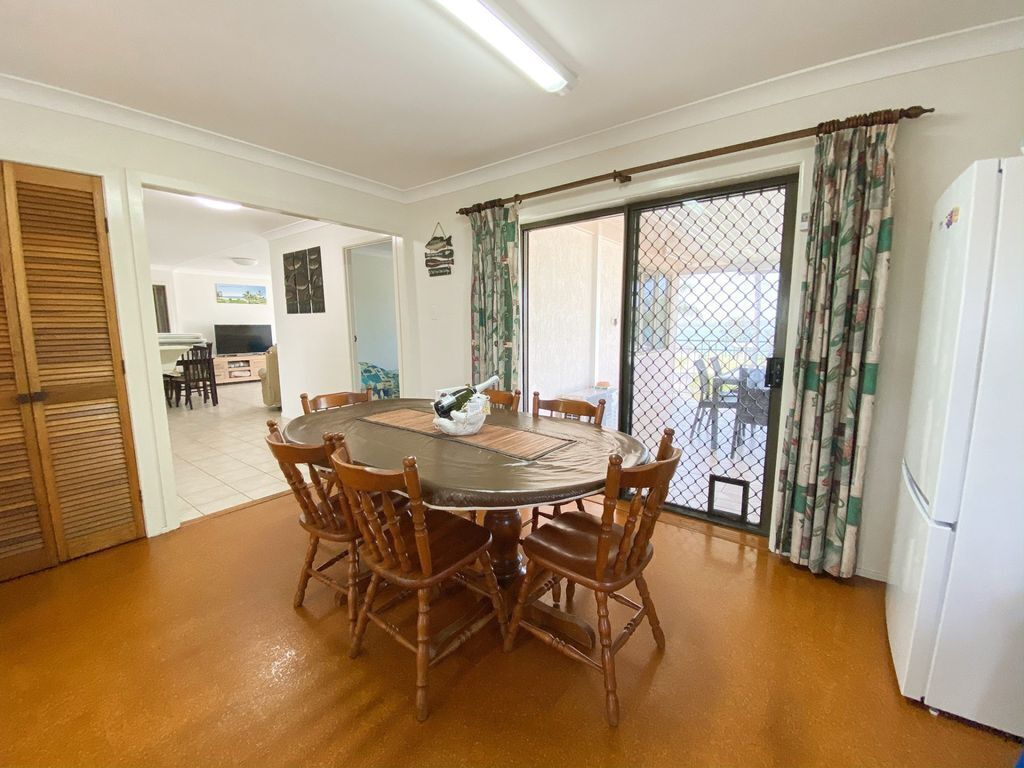 Utopia - Burrum Heads- Riverfront - 5br- Aircon- Pets Welcome