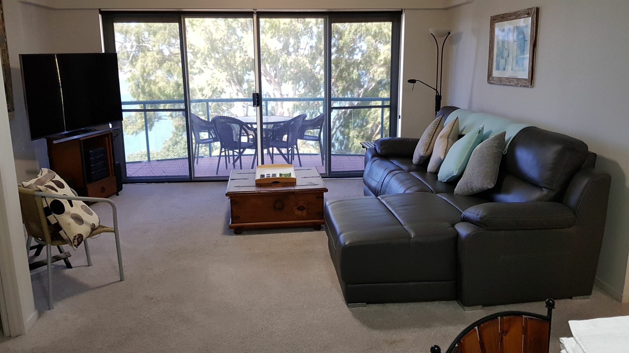 180 degree Maroochy Waterfront 2 Bedroom Apartment with air/c and secure parking