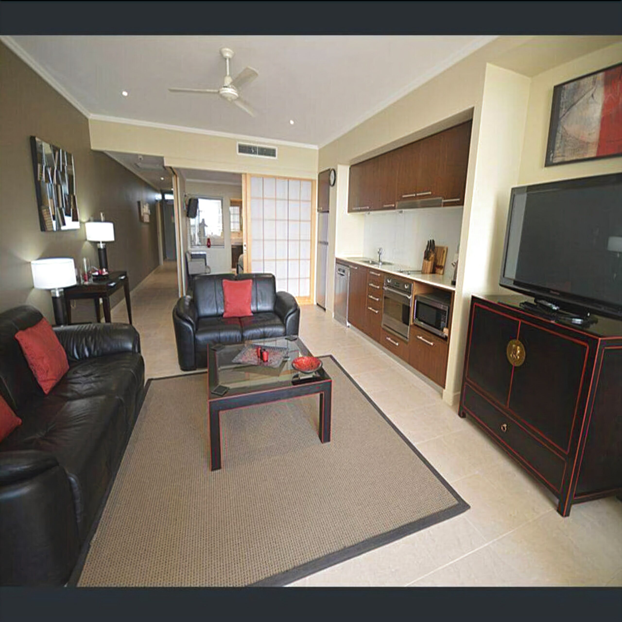 1 BDR/Apt/Foxtel/WiFi/Pool/parking/Spa/Urangan