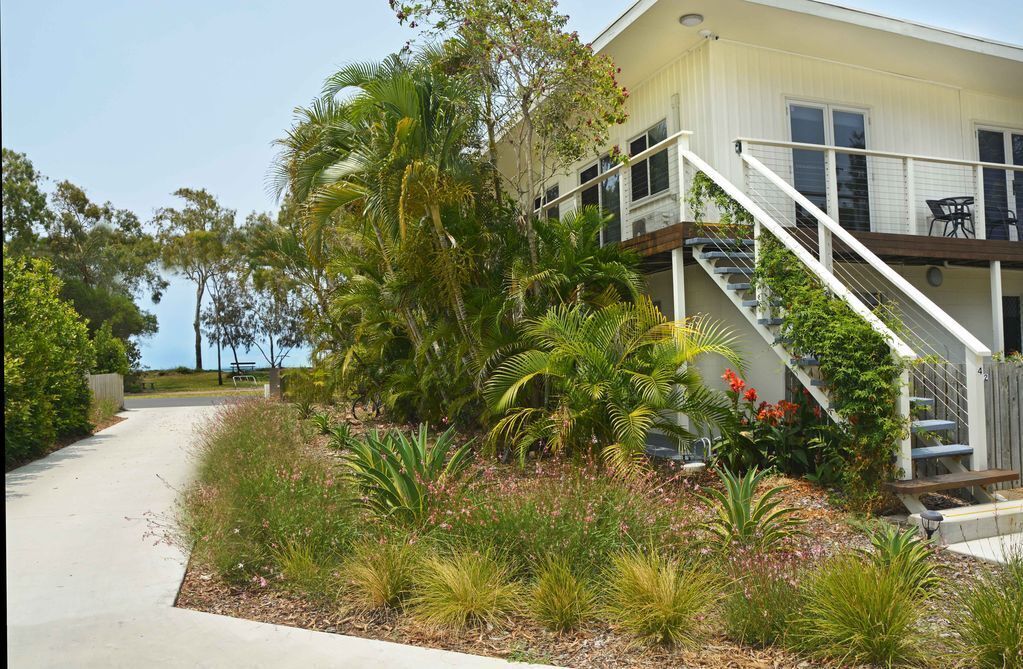 Garden View Apartment Opposite The Beach