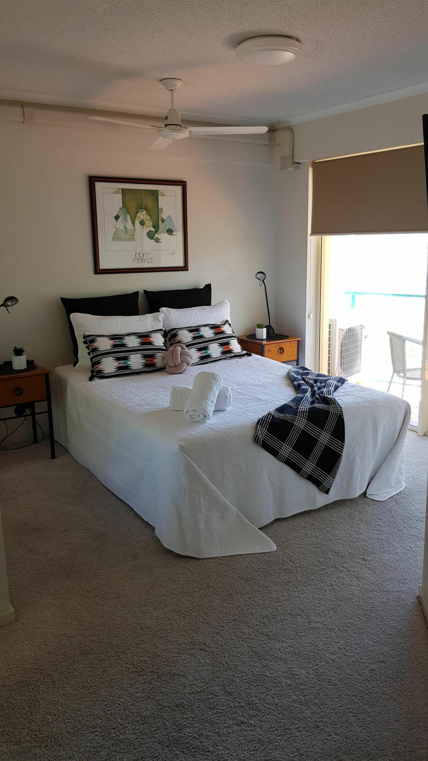 180 degree Maroochy Waterfront 2 Bedroom Apartment with air/c and secure parking