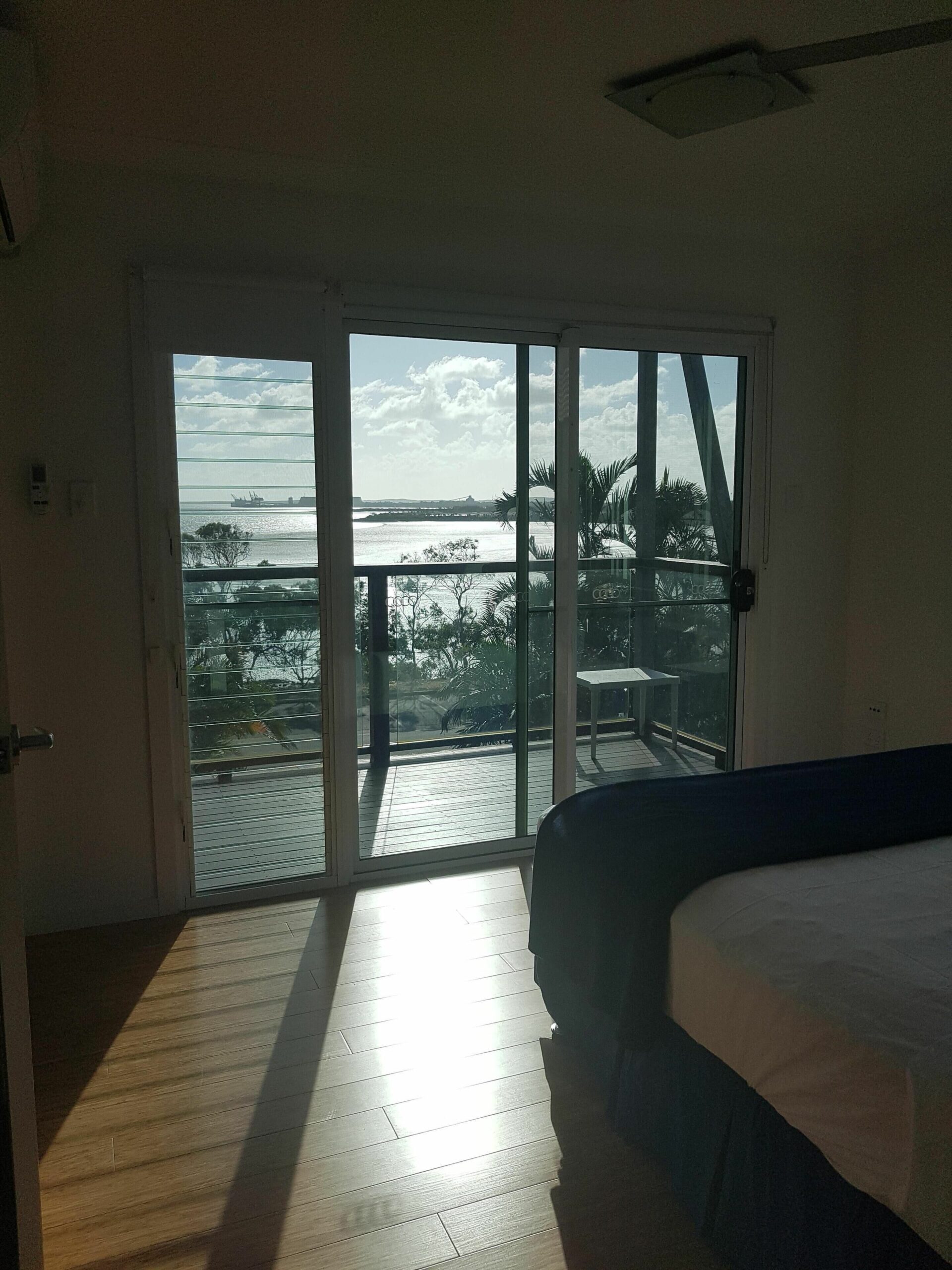 Pet friendly fully furnished unit with harbour views and sea breezes