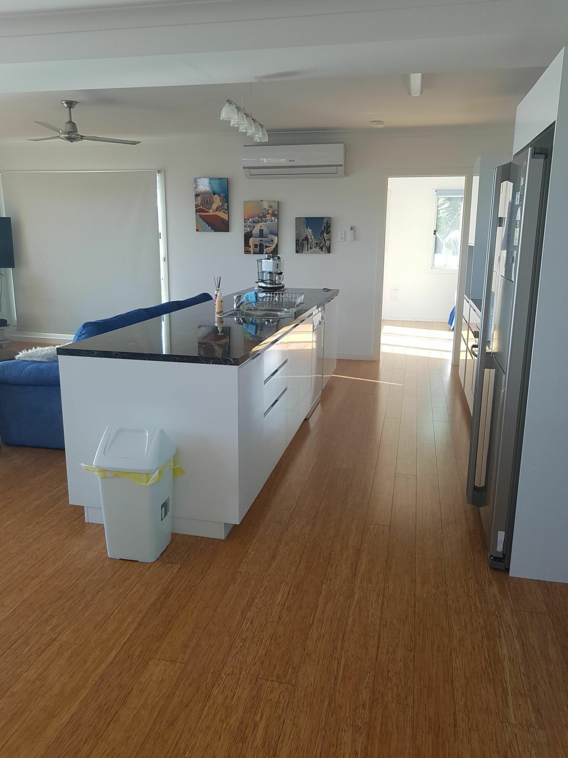 Pet friendly fully furnished unit with harbour views and sea breezes