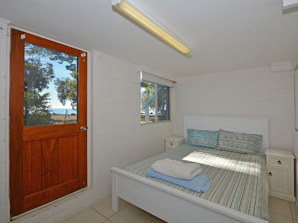 The Perfect Spot - Burrum Heads- Beachfront - 4 BR - Large Yard