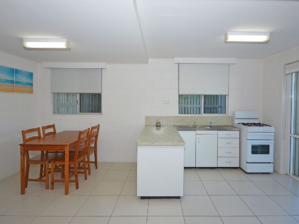 The Perfect Spot - Burrum Heads- Beachfront - 4 BR - Large Yard