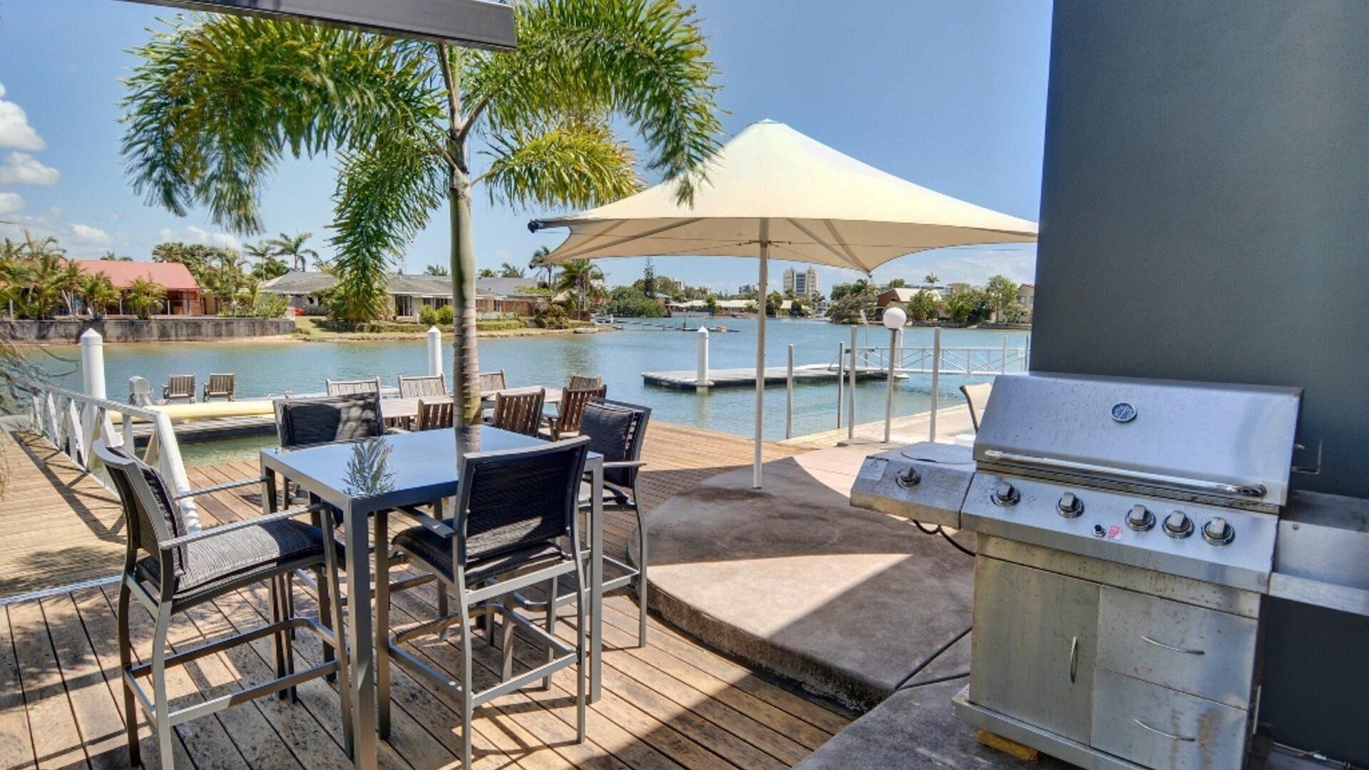 Coorumbong 36 - Six Bedrom Home W/ Pool+ Wifi+ Private Pontoon+ Pool Table and BBQ