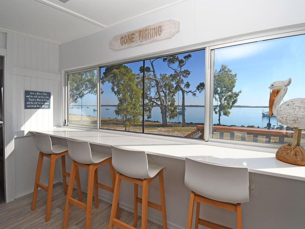 Bazza's Beach House - Riverfront - 3BR - Renovated