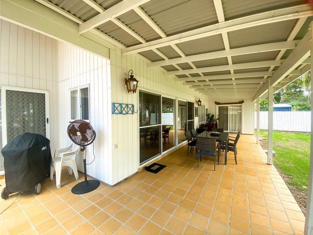 Riverside - Burrum Heads- Riverfront - 3BR - River Fishing..