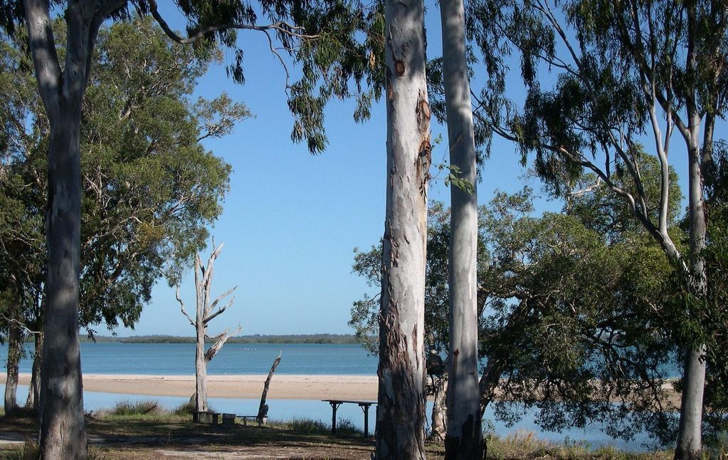 On The Bank - Burrum Heads- Riverfront- 3br- Aircon