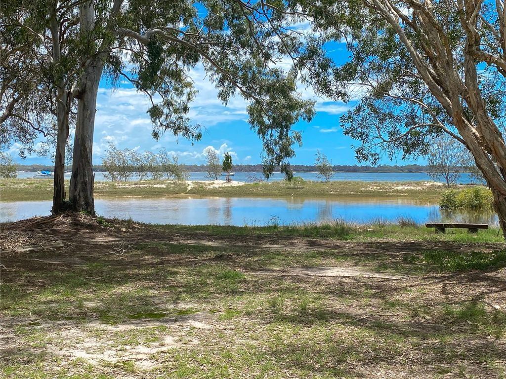 Riverside - Burrum Heads- Riverfront - 3BR - River Fishing..