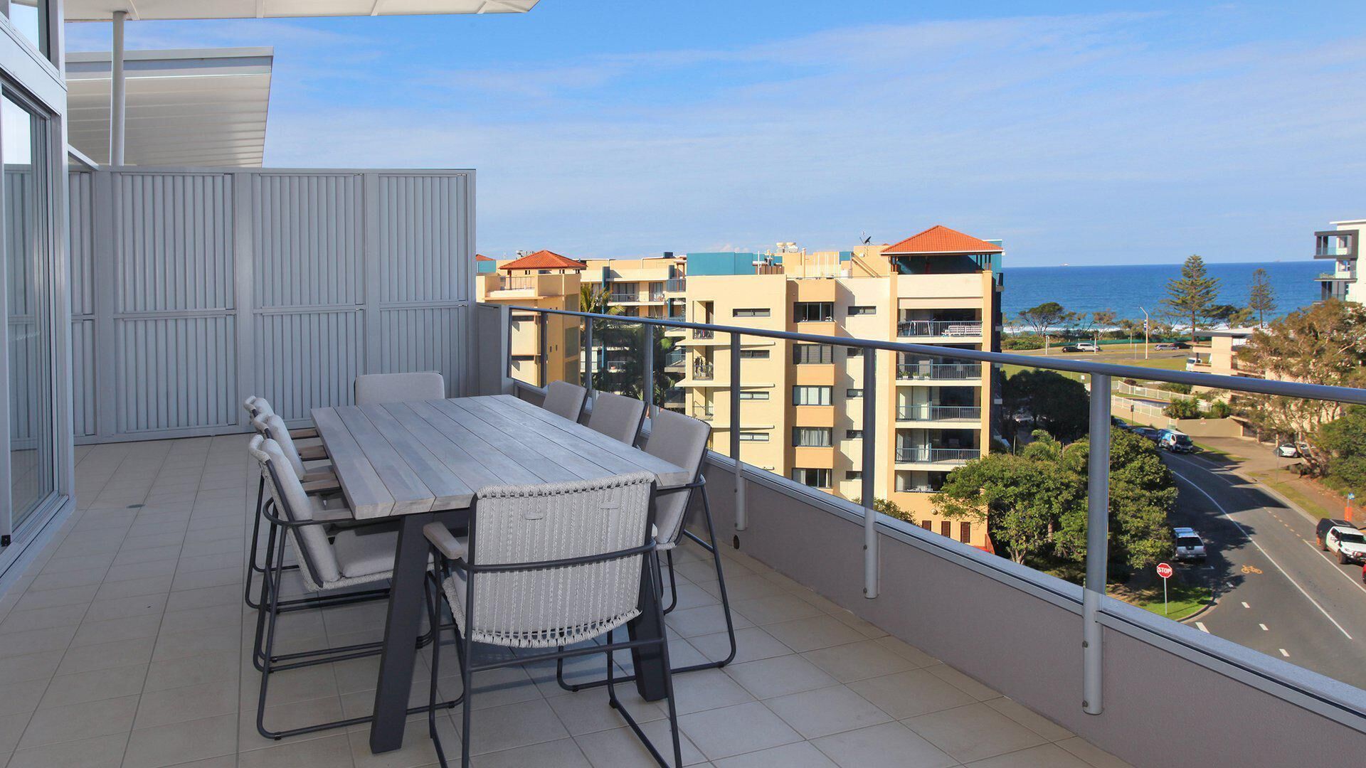 Karmasea 43 - Top Floor Suite w/WIFI+Balcony and BBQ+ Aircon and Complex pool