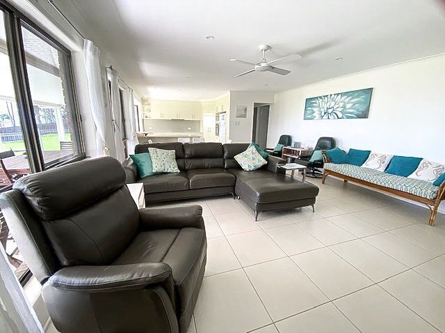 Bay Vista - Burrum Heads- Beachfront- 3 Br-aircon-pets Welcome