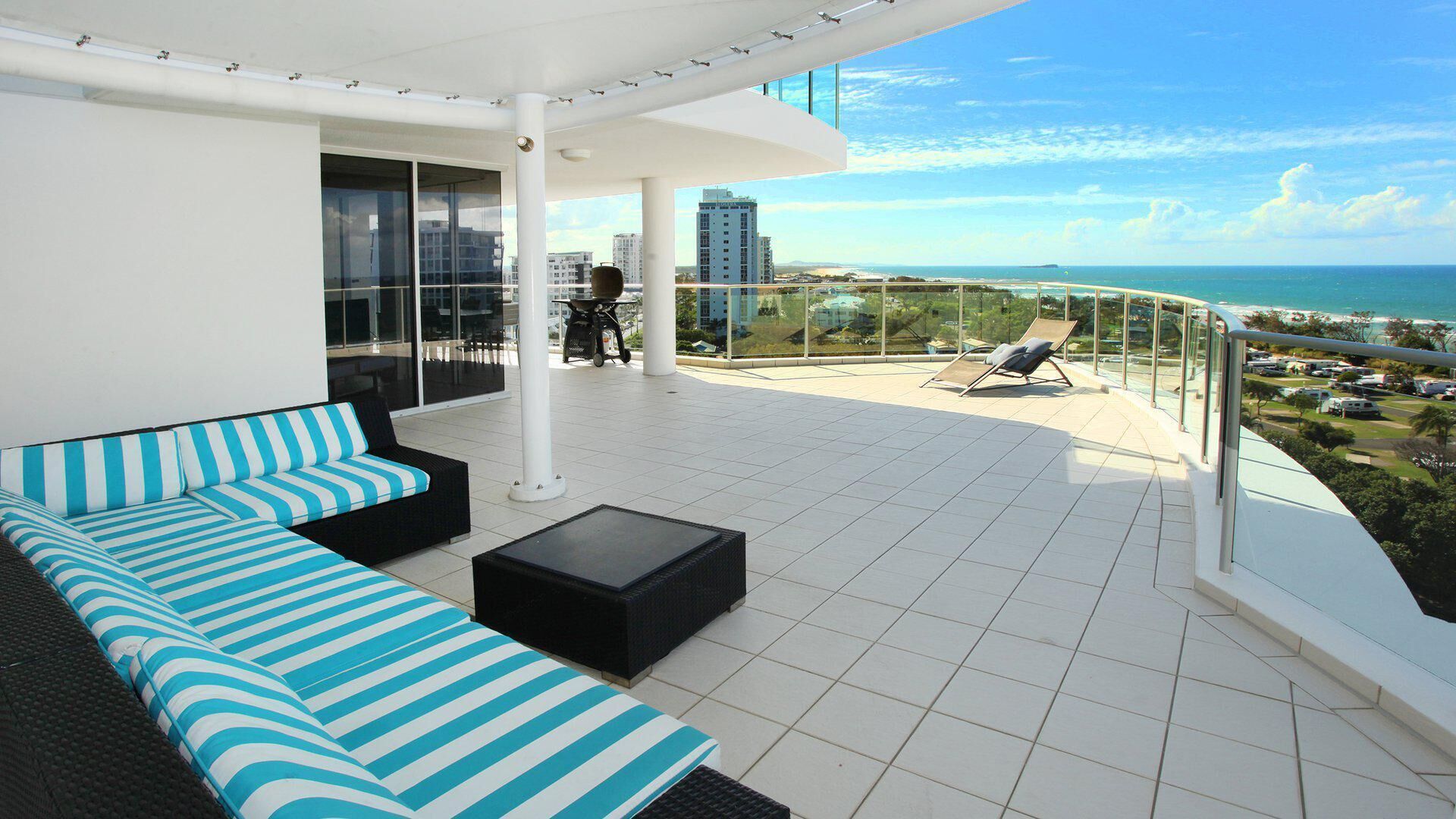 Sebel 808 - Two Bedroom Resort Unit with Amazing Ocean views + Wifi + Aircon and BBQ