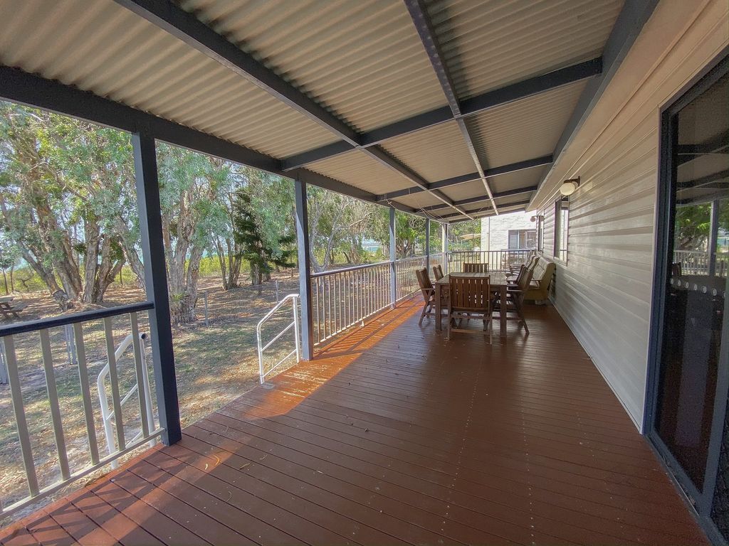 On The Bank - Burrum Heads- Riverfront- 3br- Aircon