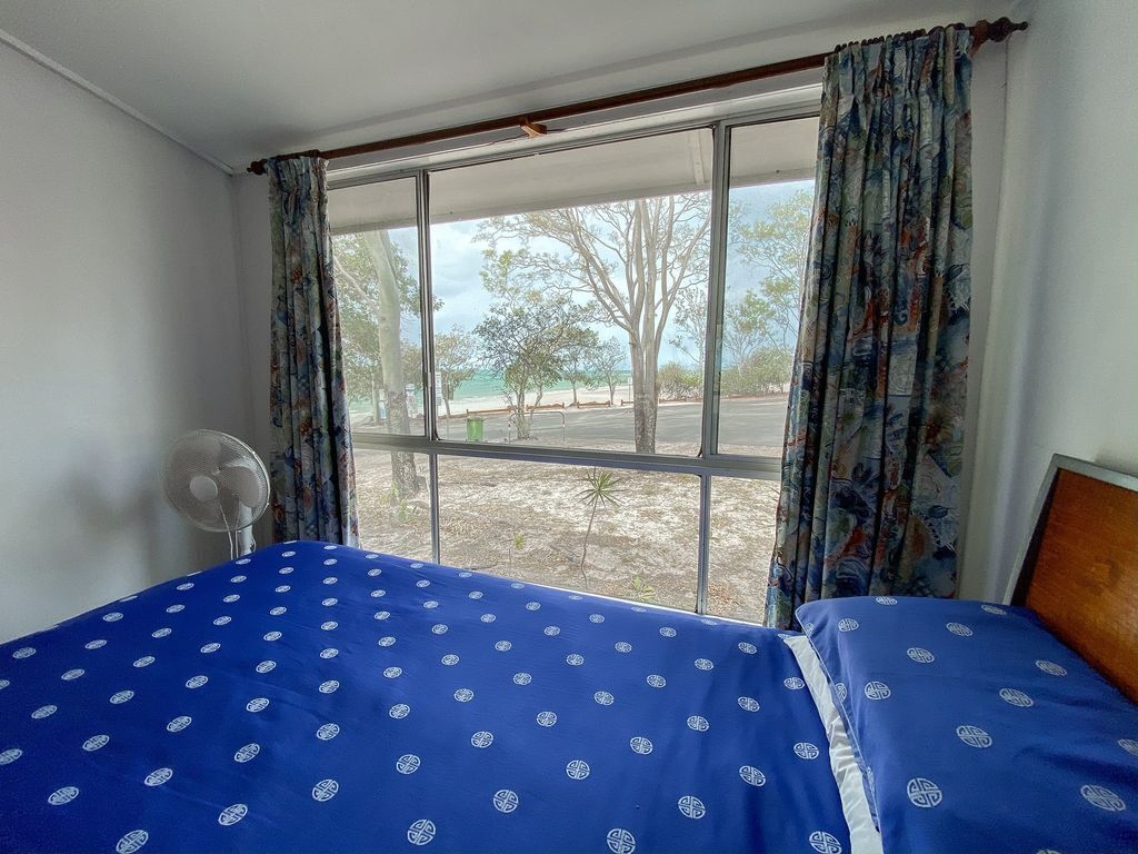 Stafford Hall - Burrum Heads- Riverfront- 3br- Great Views