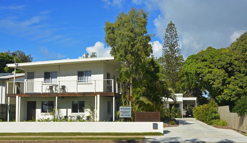 Garden View Apartment Opposite The Beach