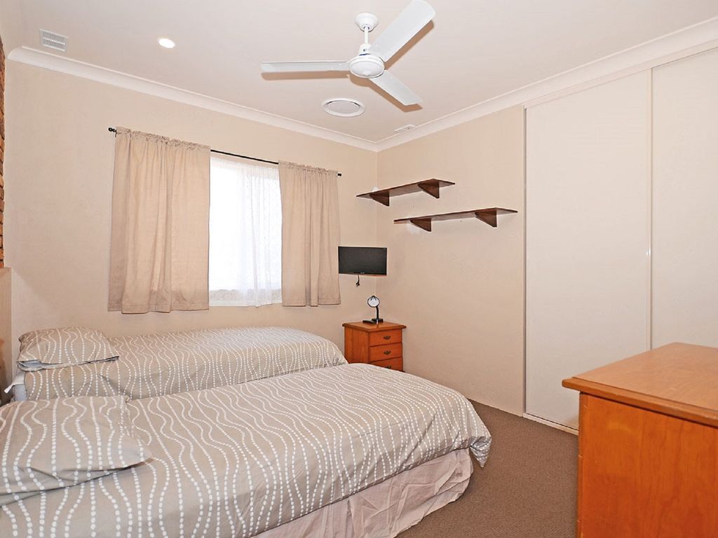 Sand n Sea - Burrum Heads- Beachfront - 4br- Aircon